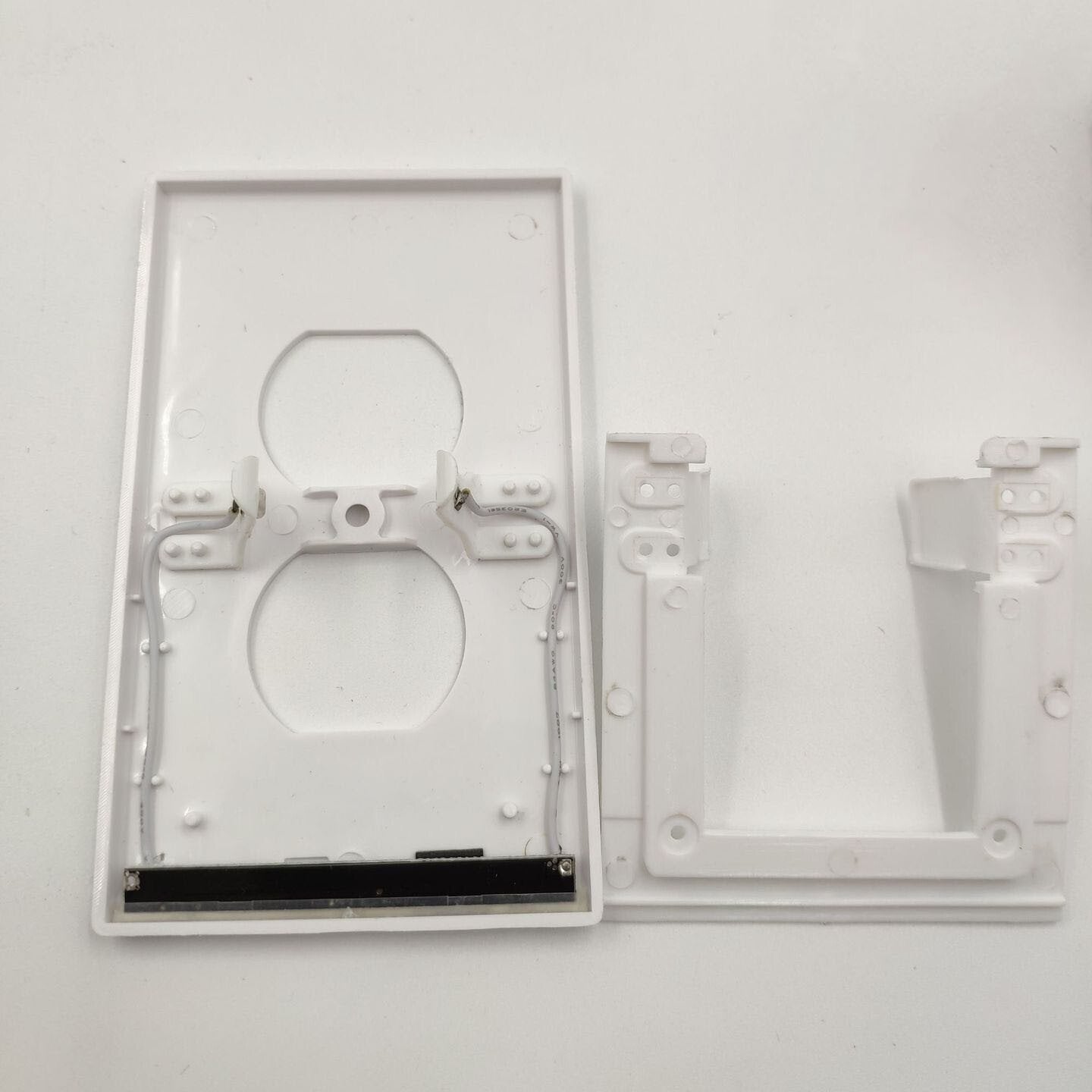 Outlet Wall Plate With Night Lights-No Batteries or Wires